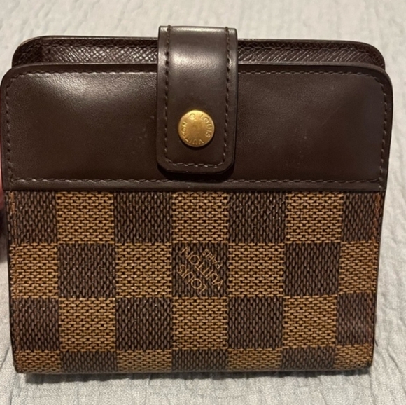 Authentic Louis Vuitton Damier Ebene Short Wallet - Picture 1 of 9